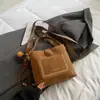 Bolso Retro para Mujer 2025 Nuevo Otoño e Invierno Nicho Hombro Único Cruzado Cubo Gran Capacidad Tote Bolso de Mujer