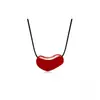 Zhang Yueer AKI - Collar de amor con esmalte rojo del mismo estilo para mujer, ligero, de lujo, de alta gama, con cadena de cuerda negra y cadena para clavícula.