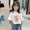 Nova Camiseta Top de Manga Longa Color Block de Algodão Puro para Primavera e Outono para Meninos e Meninas, Camiseta Base Estilosa Falsa de Duas Peças