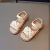 Sandálias Infantis 2024 Verão Novo Tecidas Abertas Sapatos de Princesa Sapatos para Crianças Pequenas e Médias Tendência