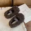 Sapatos Peludos de Tira Cruzada Estilo Suave Infantil 2026 Novos Sapatos de Algodão Quentes de Inverno Sapatos de Pelúcia para Meninas Uso Externo