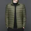 Chaqueta de plumas ligera no suelta plumón para hombre con capucha invierno nuevo estilo ligera cálida entretemporada estilo fino estilo pareja abrigo