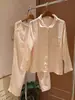 Novo estilo! Conjunto de pijama cardigã de gaze de algodão com gola de lapela para mulheres com estampa de desenho animado, manga longa e calça longa para casa