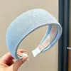 Nueva diadema de ala ancha 2026 para mujer, diseñada para levantar la línea del cabello y mantener el cabello en su lugar mientras te lavas la cara, con un estilo retro adecuado para otoño e invierno, y ofreciendo un aspecto sofisticado