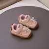 Sapatos de sola macia 2026 Novidades da Primavera Sapatos Esportivos para Bebês e Crianças Pequenas Sapatos para Caminhada de Bebê Menina Antiderrapantes Leves Sapatos de Treinamento Alemães