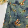 Tejido de Brocado Brillante Estampado de Seda Xiangyun con Patrón de Flores y Pájaros Auspiciosos para Vestidos Qipao de Mujeres de Mediana Edad y Mayores