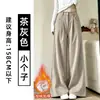 Calça de veludo cotelê marrom para mulheres, novo estilo outono 2026, cintura alta, modelagem que afina a silhueta, calça de perna reta solta com design fluido e de perna larga, adequada para baixinhas.