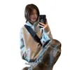 Moletom feminino com forro de fleece, nova coleção primavera 2026, top para início de outono, moletom com capuz de corte solto estilo coreano para baixinhas