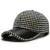 Boné de Baseball Ins Coreano com Aba de Couro, Padrão Xadrez Pied-de-poule, com Logo, para Mulheres, Outono e Inverno, Versátil, Boné de Baseball da Moda, Chapéu da Moda