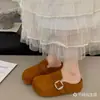 Sapatos Fechados na Ponta Meio Abertos Estilo Birkenstock com Fivela Retrô Femininos 2026 Outono Novo Estilo Coreano Confortáveis Plataforma com Solado Grosso Chinelos Sapatos Femininos
