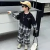 Conjunto de Sudadera a Cuadros Otoñal para Niños Primavera y Otoño Estilo Coreano Conjunto de Dos Piezas Guapo de Moda para Niños Ropa de Bebé para Niños