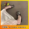 2026 Novo Estilo Sapatos Baixos Quadrados com Salto Bloco Cinza Elefante para Mulheres com Fivela Quadrada de Metal Sapatos de Salto Baixo Elegantes em Couro Patente