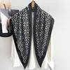 Novo Lenço Triangular de Outono e Inverno Lenço Retrô de Espinha de Peixe de Alta Qualidade Lenço Decorativo para Combinar com Camisa Feminina Lenço Xale