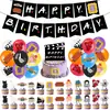 El nuevo juego de decoración de fiesta con temática de Friends de Amazon incluye banderines, manteles, pancartas y adornos para pastel.
