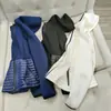 2026 Nueva Chaqueta Ligera de Plumas con Capucha Estilo Europeo Patchwork Corta Ajustada Abrigo de Moda Europea Tendencia para Mujer