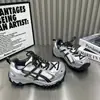 Tiktok Venda Quente Sapatos Europeus para Caminhada e Corrida 2026 Novo Retro Esportivo Funcional Outdoor Sapatos de Pai para Mulheres