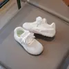Tênis de Treino para Meninas 2026 Primavera/Verão Novos Sapatos Esportivos Infantis Tênis para Meninos Leves com Solado Macio Sapatos Casuais Infantis Modernos