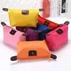 Bolsa de mão moderna em cores de doce, necessaire portátil em formato de bolinho, organizador de skincare e maquiagem para viagem