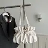 Bolso retro plisado estilo coreano 2026 de PU con un diseño minimalista, texturizado y moderno, adecuado para uso moderno y casual, un bolso de hombro plisado