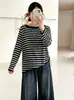 Blusa de tricô listrada solta ombro a ombro plus size feminina, design outono 2026 com cordão para mulheres plus size