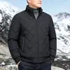 2026 Inverno Estilo Pai de Meia-idade e Idoso Casual de Negócios Casaco de Algodão Espesso Roupas Novas de Algodão para Homem Jaqueta Resistente ao Frio Gola Alta