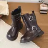 Botas de Cuero de Moda para Niños 2026 Otoño/Invierno Nuevo Estilo Botas de Motocicleta con Hebilla Negra para Niñas Estilo Coreano Versátiles Botas de Media Caña