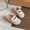 Sandalias tejidas de estilo coreano para niñas 2026 Verano Nuevos Zapatos de princesa huecos de punta cerrada para niños Sandalias romanas bajas para niños pequeños