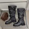 Botas de tacón grueso estilo coreano apiladas de media pantorrilla para mujer, nuevo modelo primavera/otoño 2026, con hebilla de cinturón, botas western plisadas altas hasta la rodilla