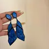 Pendientes Irregulares en Forma de Abanico Plegado Geométrico Azul Aguja de Plata Pendientes de Lujo Ligero de Gama Alta Pendientes de Moda de Nicho Venta al por Mayor
