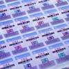 Se retira la película de plástico y se personaliza la etiqueta inferior antifalsificación.. Etiqueta Antifalsificación Invisible Previene el Canalización y Rastrea el Origen de los Productos. Una Cosa, Un Código, Previene la Transferencia