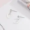 Aretes de Clip de Concha con Diamante Individuales Pendientes para Mujer 2023 Nuevos Pendientes de Moda Diseño de Nicho Sentido de Lujo Ligero Pendientes Otoño Invierno