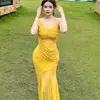 Vestido largo de estilo francés sexy transfronterizo para vacaciones, con tiras retorcidas y plisadas, escote en V y abertura, elegante y de corte ajustado