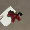 Grampo de Cabelo Vermelho Pônei de Ano Novo com Strass Luxuoso Acessório de Cabelo para Mulheres Presilha para Franja Lateral Ornamento de Cabelo