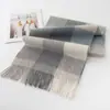 Bufanda 100% Lana de Cordero de Alta Calidad para Hombre y Mujer Versátil Engrosada Otoño e Invierno Estilo Nuevo Cuadros Costura Cálida para el Cuello Doble Uso