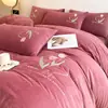 Conjunto de Roupa de Cama de Veludo de Leite Quatro Peças Inverno Veludo Coral Espessado Folha de Cama Outono e Inverno Capa de Edredom Saia de Cama Conjunto de Três Peças Roupa de Cama