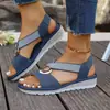 Sandálias de Cunha com Fivelas Redondas de Metal Color Block Transfronteiriças Femininas Plus Size Comércio Exterior Elásticas Duas Tiras Tira no Tornozelo Casuais Abertas na Ponta Sapatos Femininos