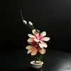 Empratamento de Banquete Rural Estilo Chinês com Flores e Plantas Artificiais, Decoração de Bandeja Artística para Hotel, Embelezamento Criativo de Pratos Frios e Sashimi com Flores Pequenas