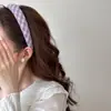 Diadema de Cuadros Morados de Caña Alta con Ala Ancha para Mujer, Versátil para Salidas de Principios de Primavera, Elegante Accesorio para el Cabello