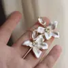 Pendientes Colgantes de Flor de Perla Gota de Aceite Incrustada con Diamante de Aguja de Plata Pendientes Sencillos Elegantes de Nicho Pendientes Elegantes Franceses Elegantes