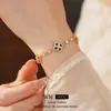 Pulsera Deslizante Flor de Fritilario Hueca de Zirconia para Mujer Moda Medieval Accesorios de Mano de Alta Gama Diseño de Nicho Accesorios de Mano