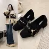 2026 Novo Bege Retro Camurça Bico Quadrado Rebite de Pérola Corte Médio Slip-On Salto Bloco Versátil para o Dia a Dia Sapatos Individuais para Mulheres