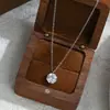 Cadena Elegante para Clavícula Chapada en Oro Real con Circonita Microincrustada Diseño de Nicho para Mujer Sentido del Diseño Flor de Rosa Collar Multifacético Gargantilla Simple