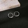 Corea del Sur hebilla de oreja de círculo pequeño pendientes simples retro de cuentas redondas diseño de nudo de resorte tendencia joyería al por mayor