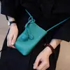 Pingente Versátil e Artístico de Bola Redonda Pequena, Bolsa Transversal para Celular Super Popular, Mini Bolsa Fofa de Couro Macio para Mulheres