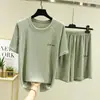 Pijama de máscara facial canelada de seda gelada para mulheres no verão, conjunto de 2 peças com shorts de manga curta, conjunto fino para ficar em casa e relaxar, pode ser usado na rua