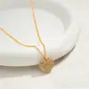 Dulce conjunto de collar con colgante de corazón y pendientes de diamantes completos transfronterizos amor cadena de clavícula pendientes de botón de oreja con diamantes completos oro K