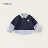 Frete Grátis Roupas Infantis Moletom Masculino Estiloso Falso Duas Peças Top para Crianças Pequenas Primavera e Outono Novo Versátil Roupas Infantis Tendência