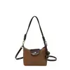 Bolso de gamuza de otoño para mujer 2026 nuevo súper popular moda versátil bolso tipo dumpling casual retro versátil bolso cruzado