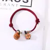 Pulseira de Fio Vermelho Unissex Pulseira Trançada Flor da Sorte Acessório do Ano Zodiacal Madeira de Pessegueiro Autêntica Cesta de Pessegueiro Amuleto da Paz