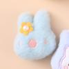 Primavera y verano nuevo broche de conejo felpa lindo animal pequeño caricatura japonés ropa de niñas zapatos colgante de bolso pequeño regalo